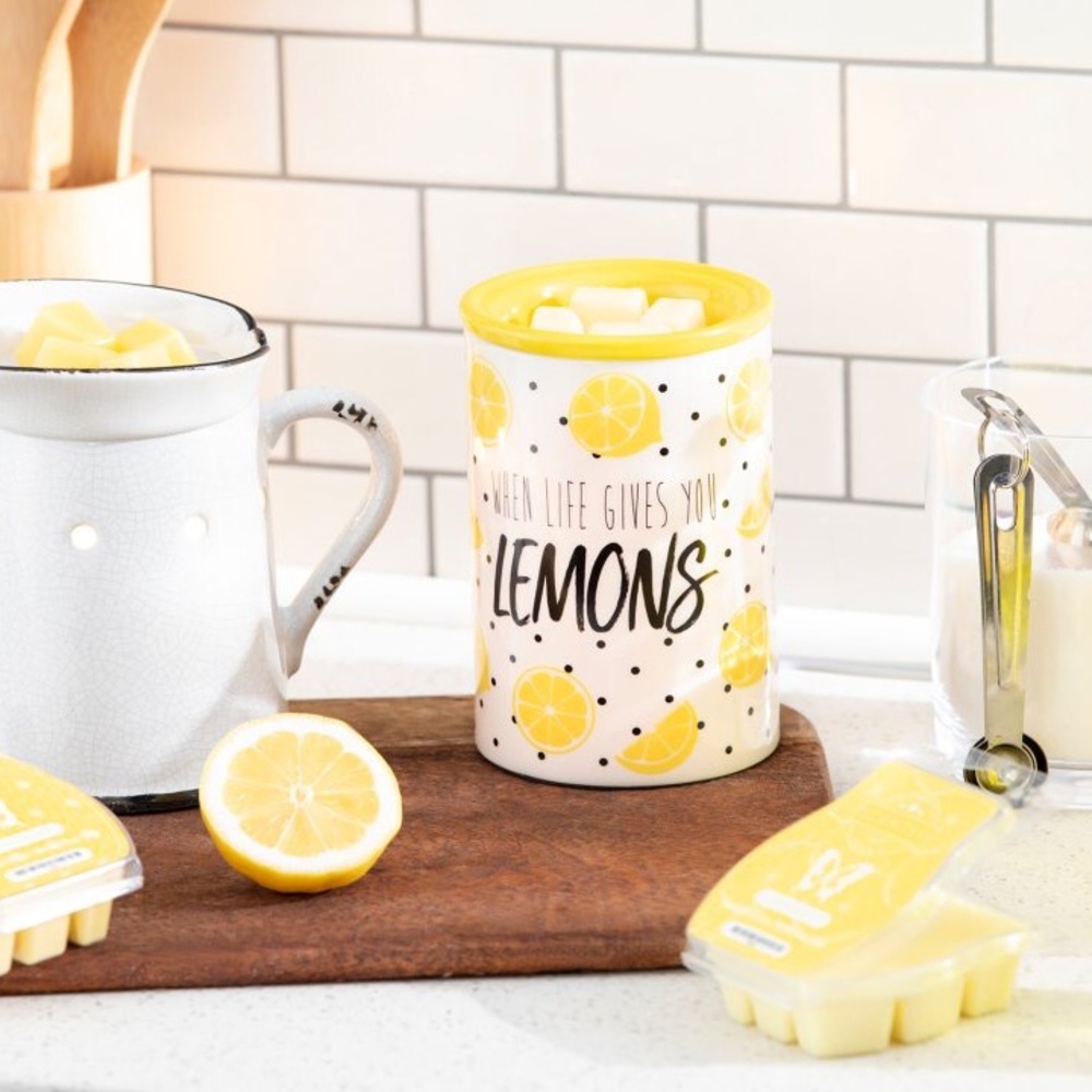 ✨ DISCONTINUED - "When Life Gives You Lemons” Scentsy Warmer ✨